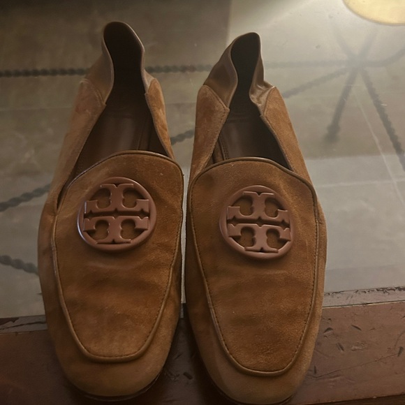 Tory Burch Tan Suede leather Chelsea loafers sz 8M great preowned condition. - Picture 1 of 5